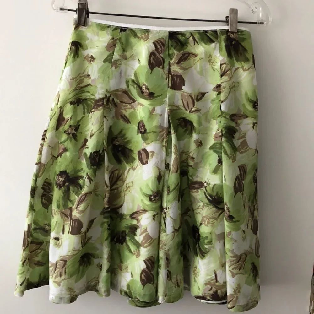 Banana Republic pleated Silk blend skirt s: 0 EUC